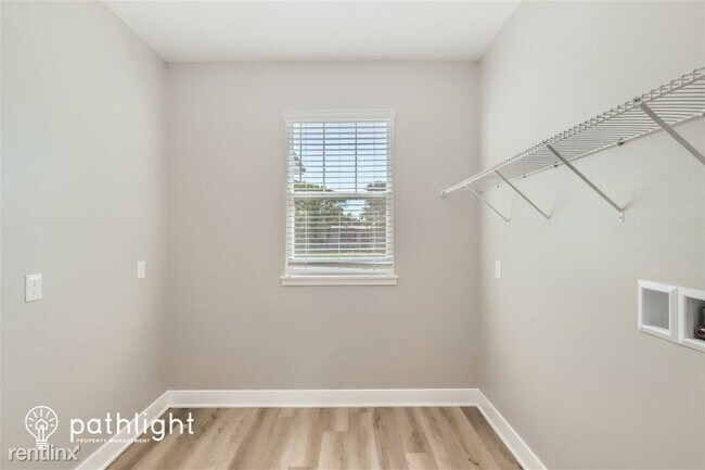 Building Photo - 4 br, 2 bath House - 2106 Diamond Drive UNIT