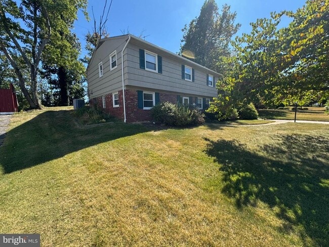 Building Photo - 4611 Eaton Pl