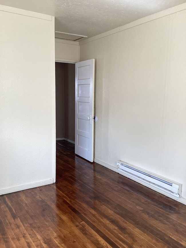 Building Photo - Newly Updated 2 bedroom Close to Morrison Park and High School!  Pets Welcome Upon Approval!