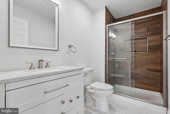 Building Photo - 11 Poillon Ct