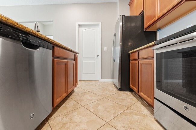 Building Photo - Beautiful 3/2.5 Energy Efficient Home in H...