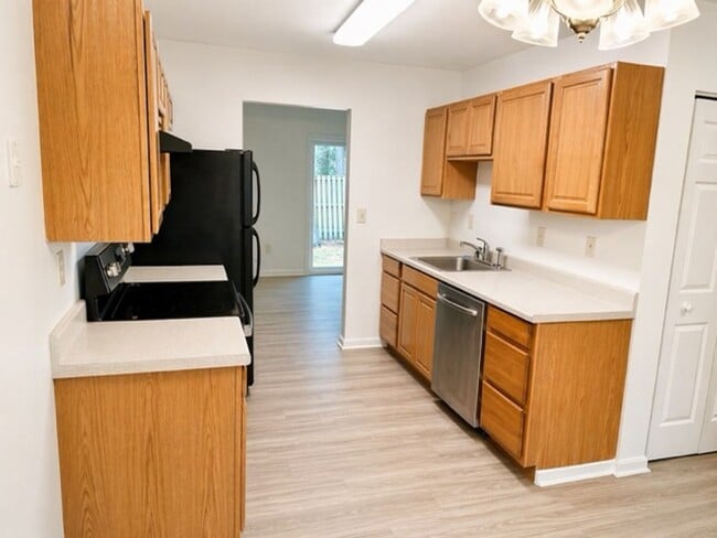 Building Photo - 45264 Woodstown Way