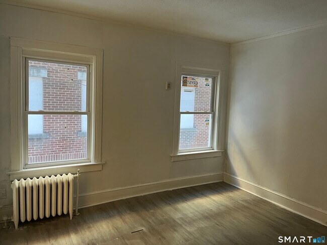 Building Photo - 252 Sisson Ave