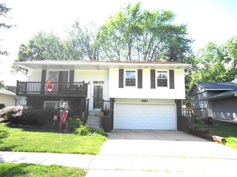 Primary Photo - 680 White Pine Rd