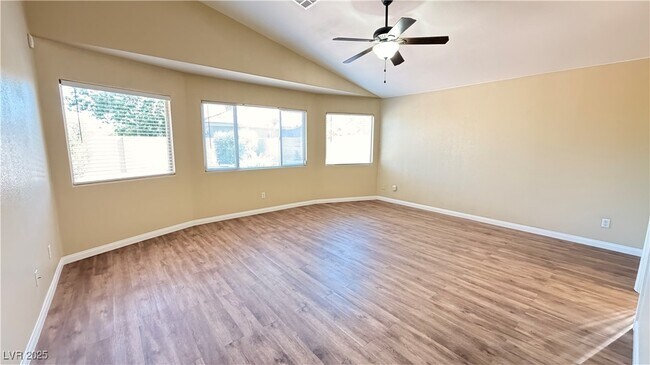 Building Photo - 3846 Waynesvill St