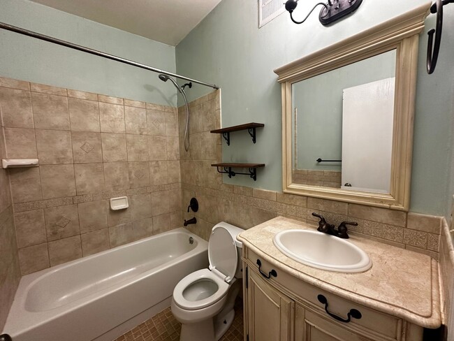 Building Photo - Pet-Friendly 2 Bed, 1.5 Bath Condo with At...