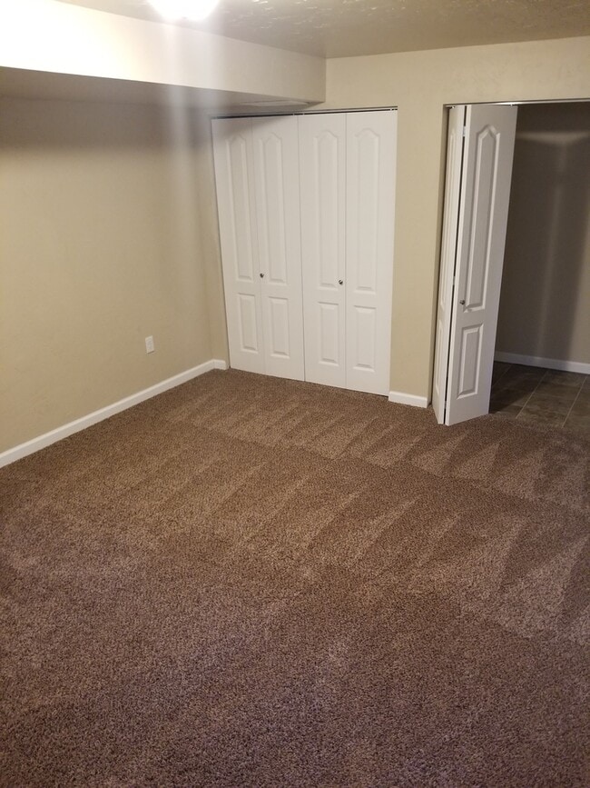 Building Photo - Surprisingly Spacious and Beautifully Upda...