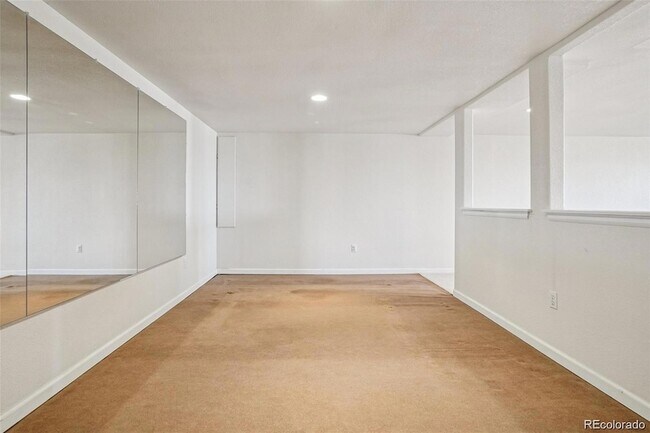 Building Photo - 6333 S Sicily Way