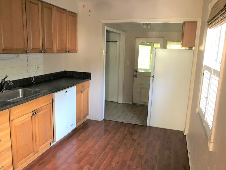 Building Photo - 5016 18th Ave S