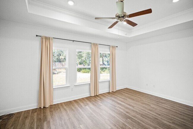 Building Photo - DON'T MISS OUT!