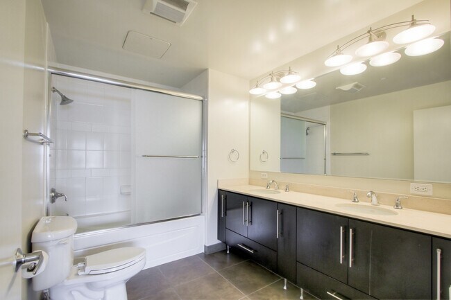 Building Photo - Gorgeous 2 Bedroom/2 Bathroom Condo for Rent at The 88