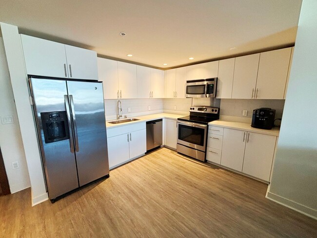 Building Photo - Symphony Honolulu - 2 Bedroom, 2 Bathroom,...