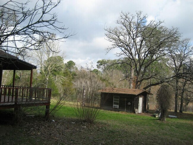 Building Photo - 169 Pine Song