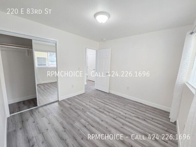 Building Photo - 220 E 83rd St