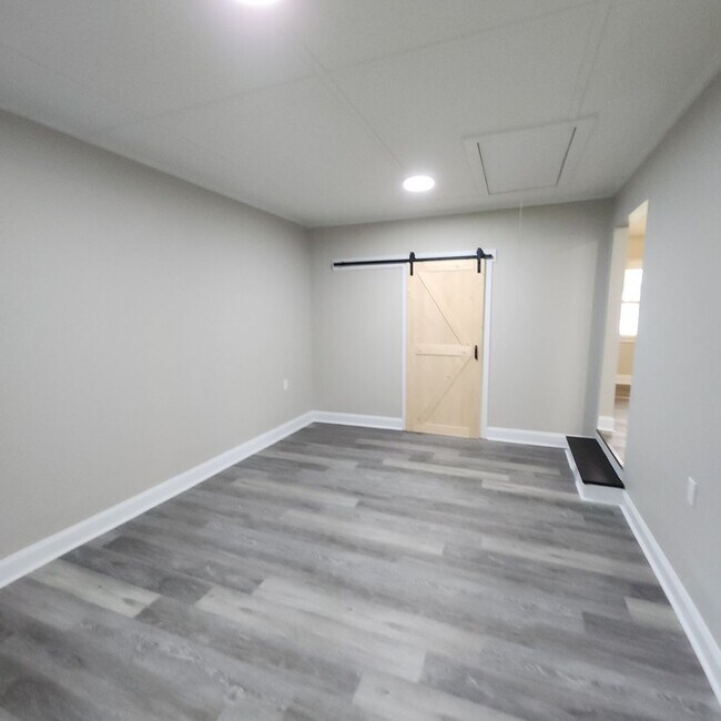 Building Photo - Remodeled Brick Ranch FOR RENT in Kernersv...