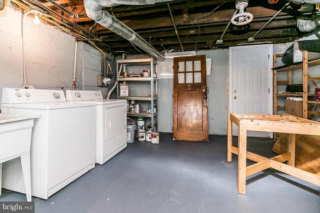 Building Photo - 3 Bedroom in a GREAT AREA