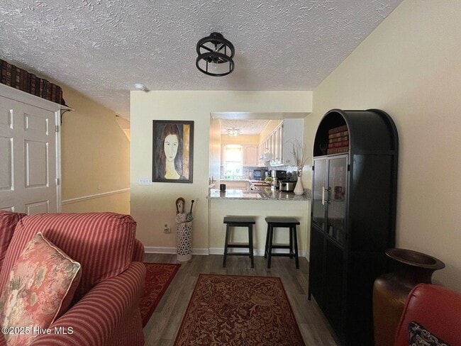 Building Photo - 940 Linden Rd