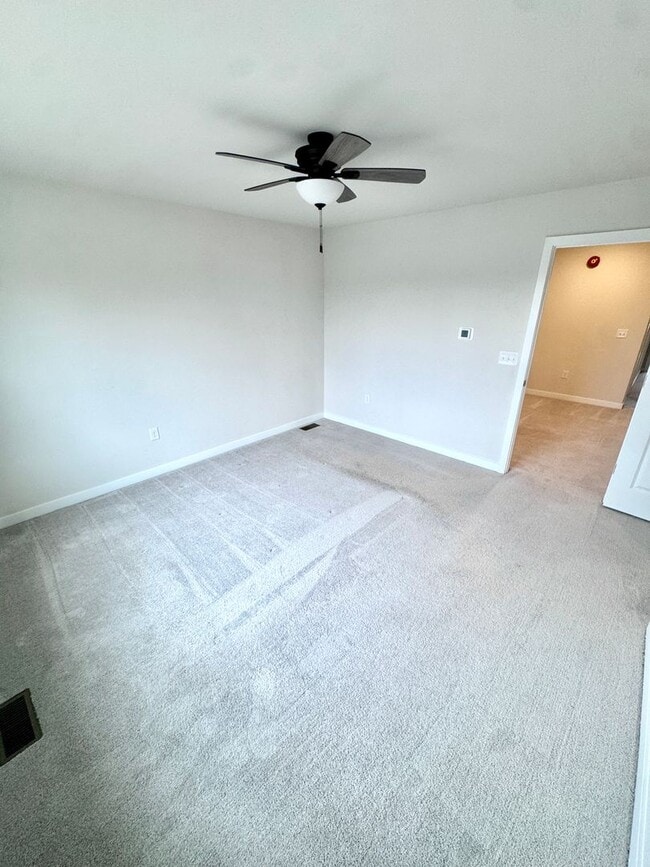 Building Photo - THREE BEDROOM/2.5 BATH TOWNHOME in Southern Lehigh School District