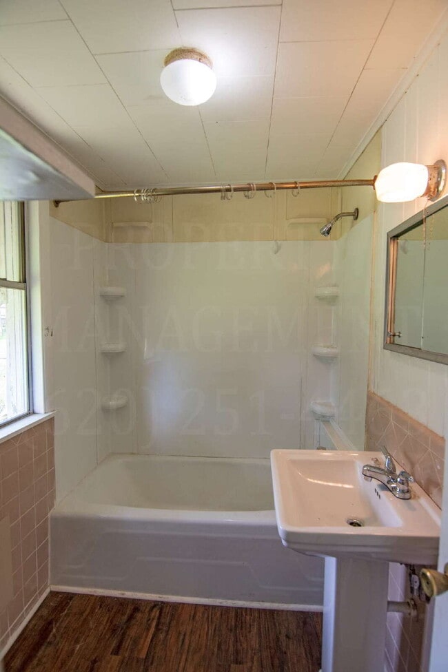 Building Photo - 1-Bedroom + Bonus Room 1-Bathroom Home