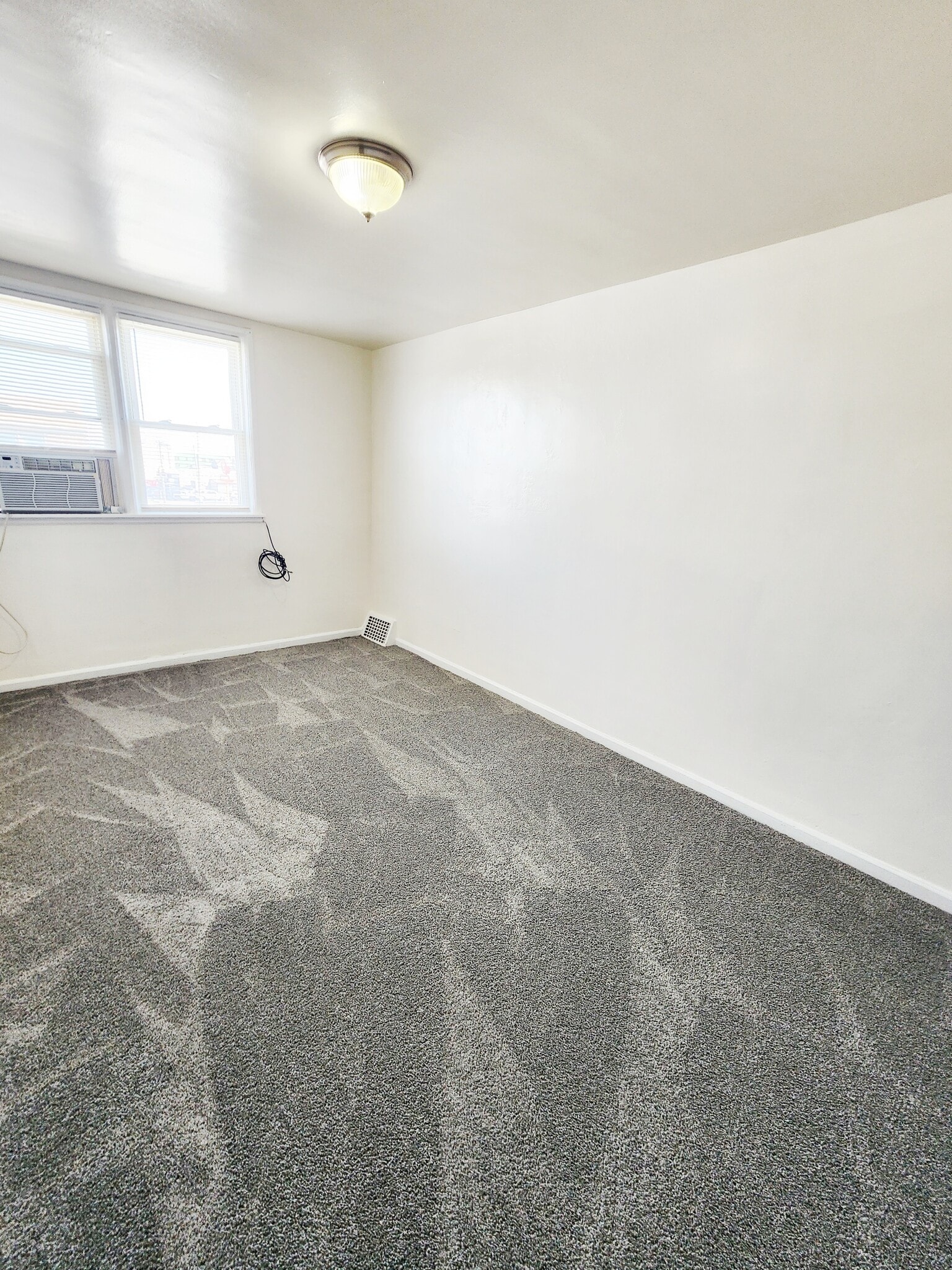 Building Photo - 2601 N Heald St