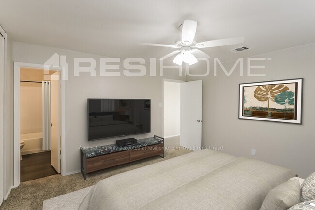 Building Photo - 2213 Salerno Dr