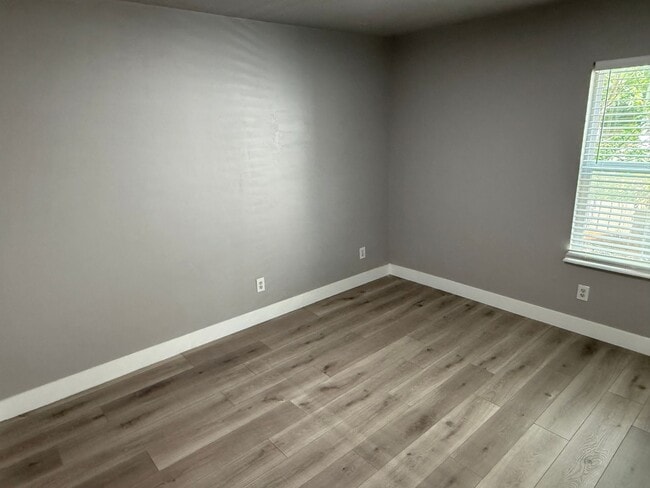 Building Photo - Newly renovated 4 bedroom home!