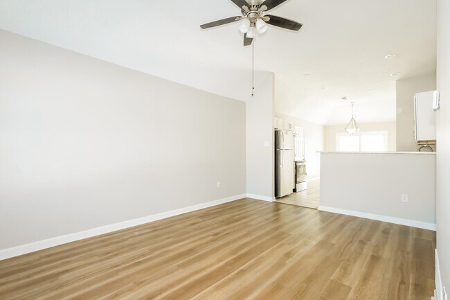 Building Photo - 4427 Pecan Creek Cir N