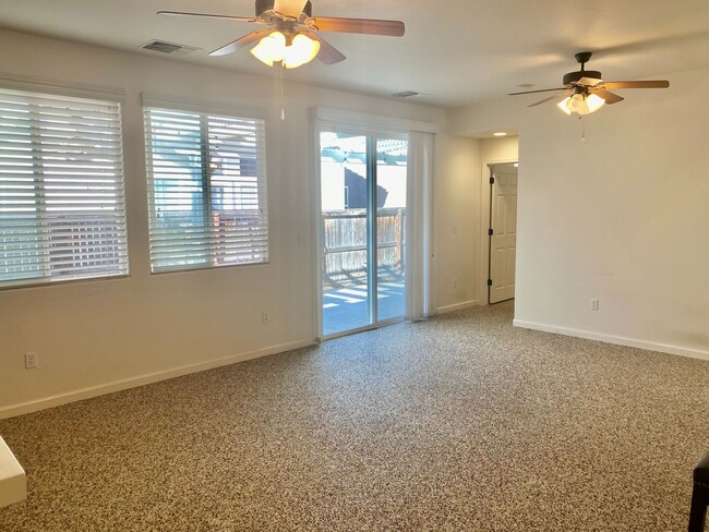 Building Photo - 3/2 in North Clovis Gated Community