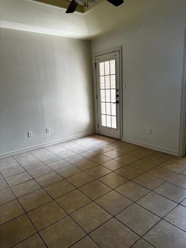 Building Photo - 1208 W Fig Ave
