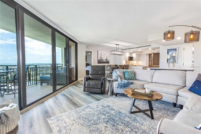 Building Photo - 690 Island Way