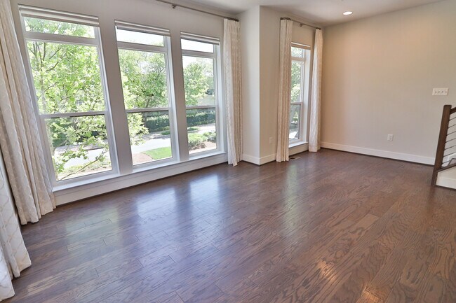 Building Photo - 1424 Piccard Dr