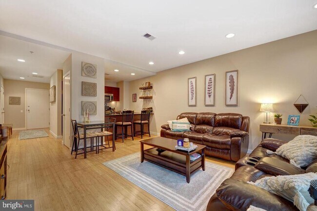 Building Photo - 934 N 3rd St