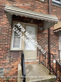 Building Photo - Move in Ready Brick Condo in Dearborn.