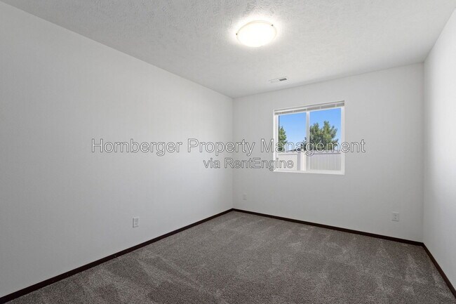 Building Photo - 10326 W Salmonberry