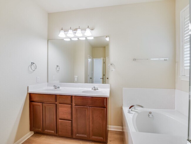 Building Photo - 3712 Broadwinged Hawk Cove