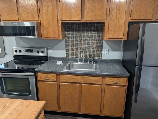 Building Photo - 36 Main St