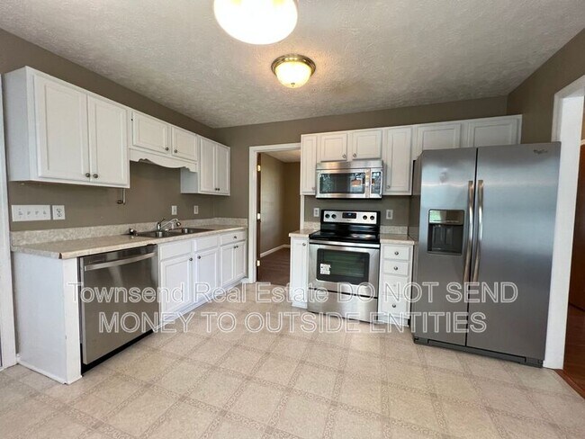 Building Photo - 155 Saunders Ct