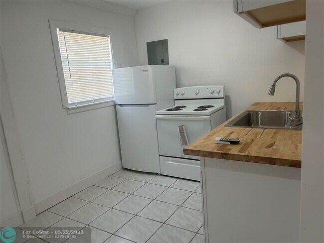Building Photo - 1117 N 19th Ave