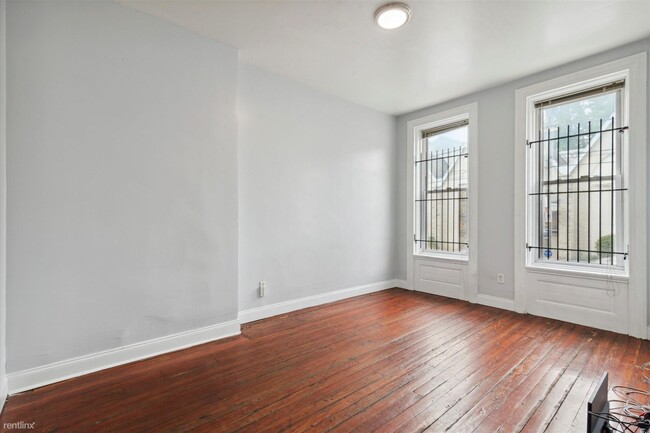 Building Photo - 3 br, 1 bath Triplex - 1729 W MONTGOMERY A...