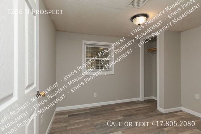 Building Photo - 1206 N Prospect-