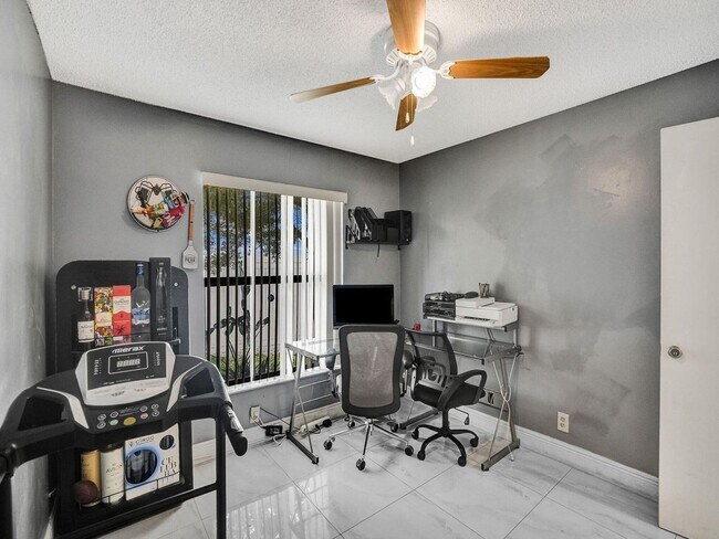 Building Photo - 9610 Dunhill Dr