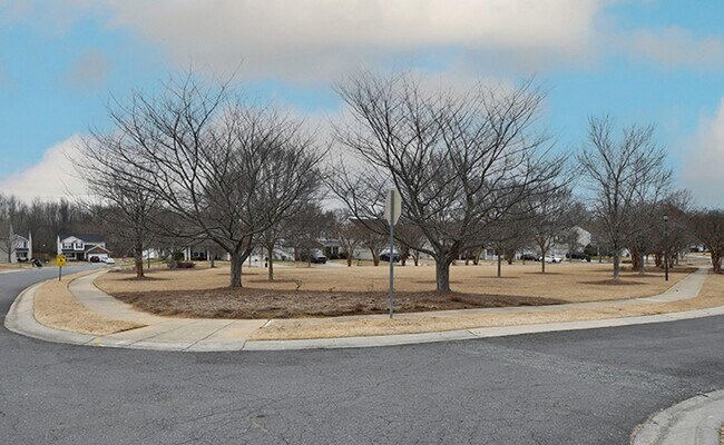 Building Photo - 3 Bedroom home near North Lake Mall Professionally managed by Select Real Estate