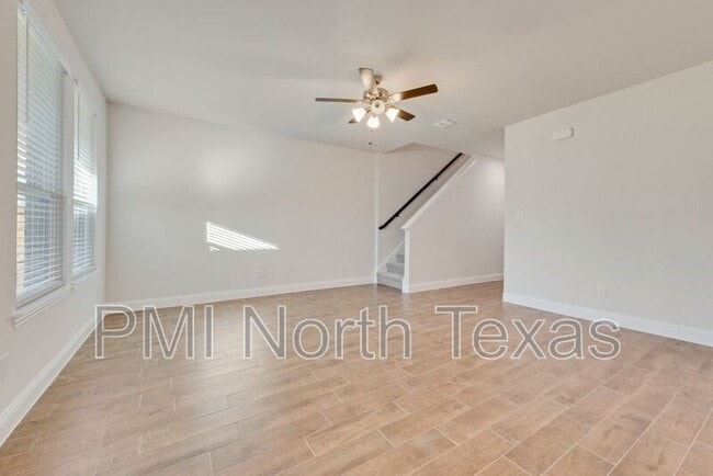 Building Photo - 805 Portina Dr