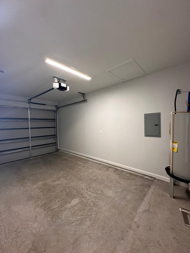 Building Photo - 1001 Julia St