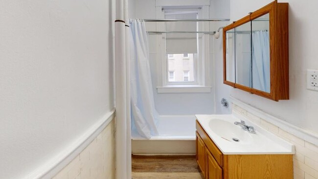 Building Photo - bedroom in Boston MA 02215