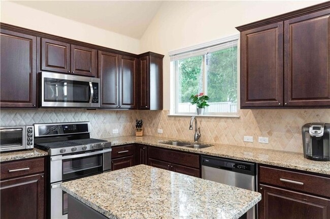 Building Photo - Pristine gated community single story home...