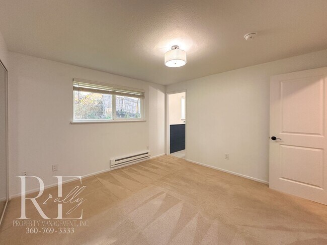 Building Photo - A Warm & Welcoming Rambler in the Heart of Central Kitsap