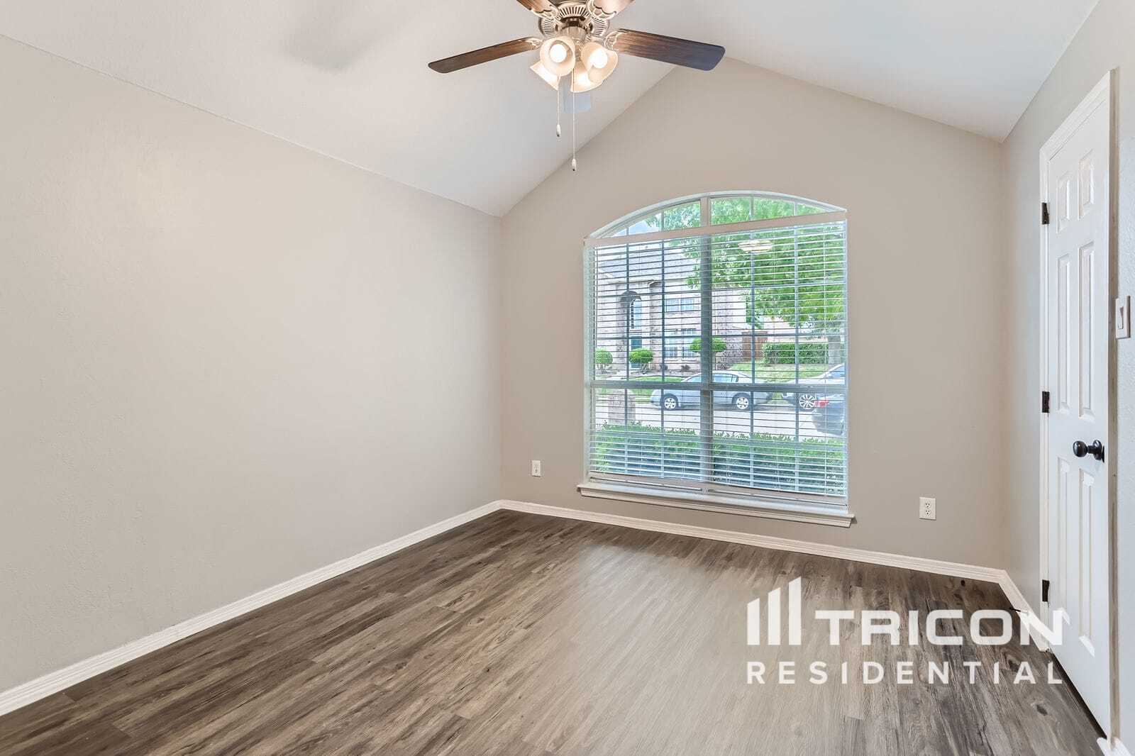 Building Photo - 1705 Alpine Dr