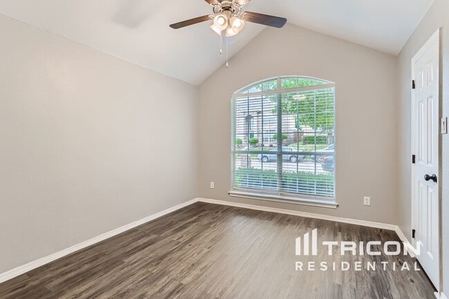 Building Photo - 1705 Alpine Dr