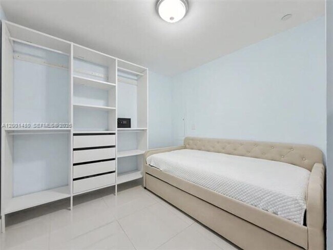 Building Photo - 2950 NE 188th St